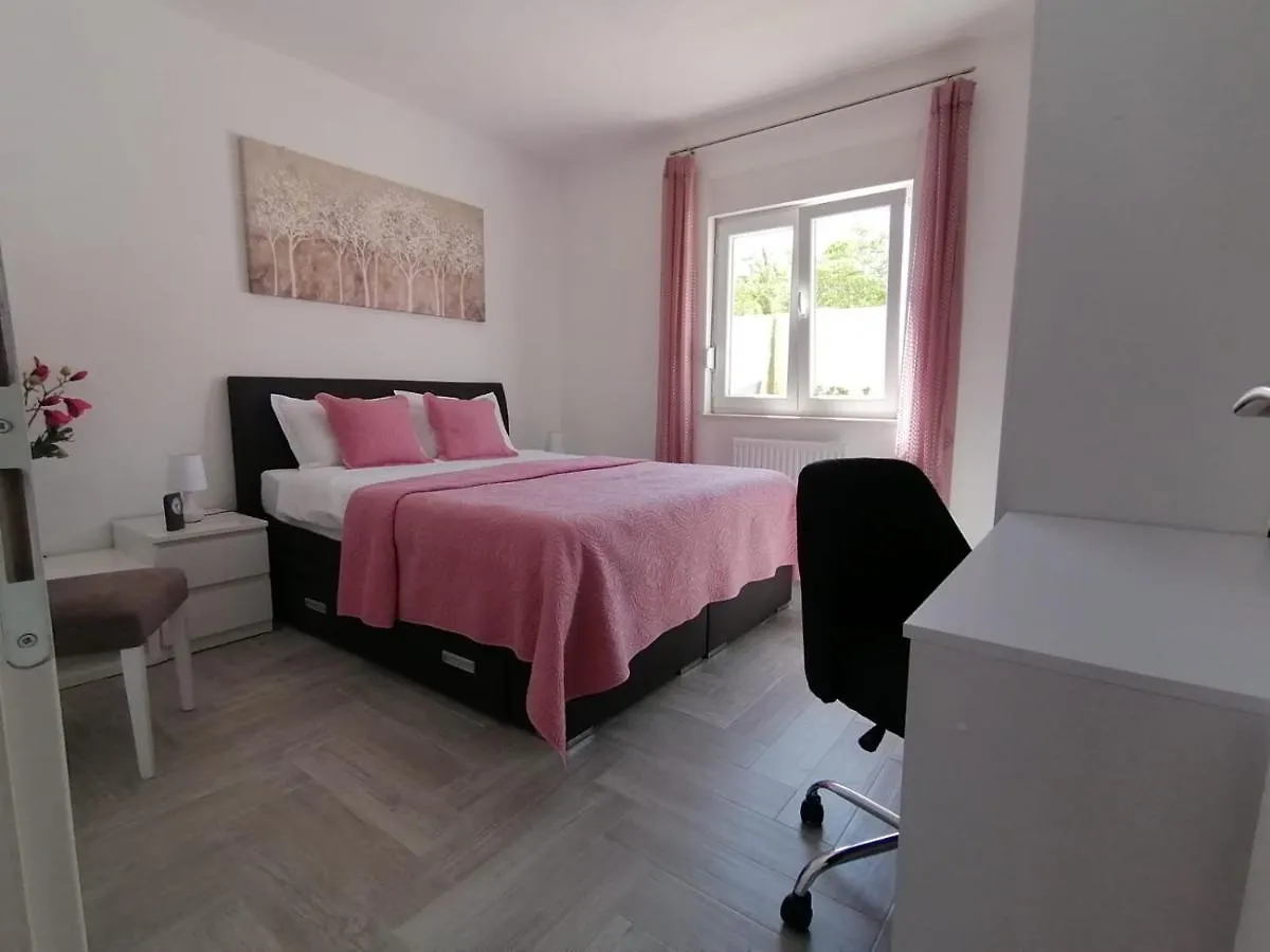 Villa Mir Pridraga 0*,