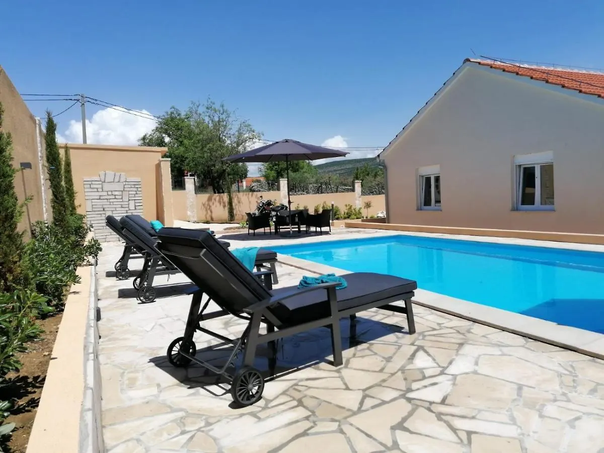 Villa Mir Pridraga 0*,